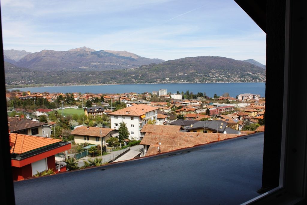 Appartamento monolocale, piccolo attico, con stupenda vista lago a Baveno